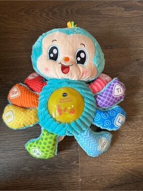 Vtech SNUG-A-BUG MUSICAL CRITTER Sings Talks Color Changing Lights Soft Plush